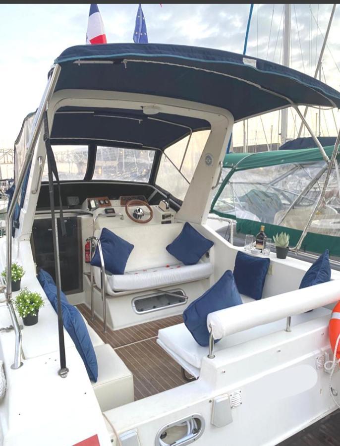 סנט אדריה דה בסוס El Barco De Las Fiestas מראה חיצוני תמונה